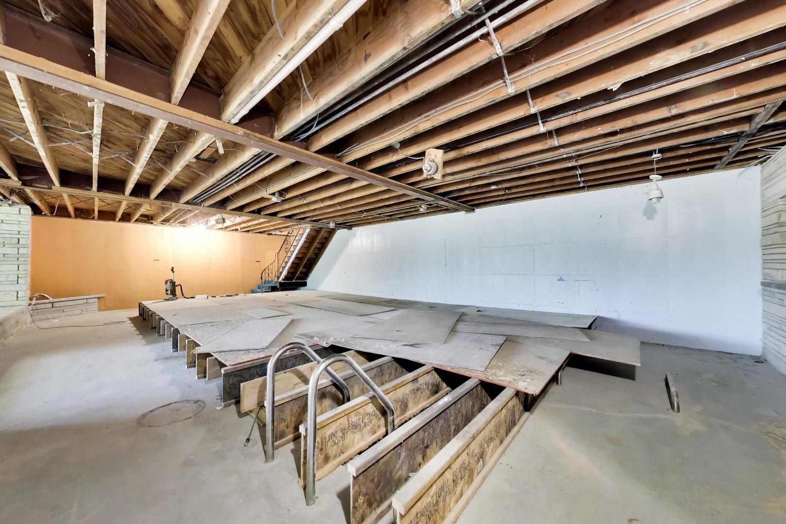 24072 W Hawthorne Lane Property Photo 48