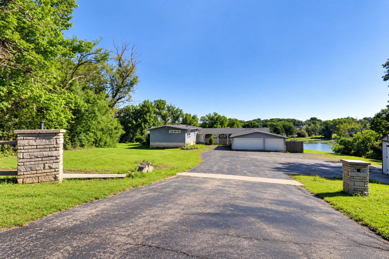 24072 W Hawthorne Lane Property Photo 66