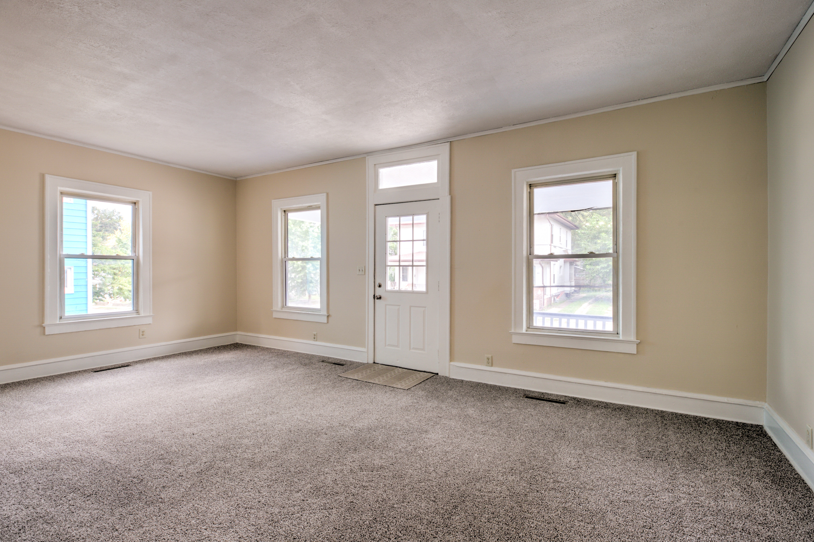 310 N Mclean Street Property Photo 9