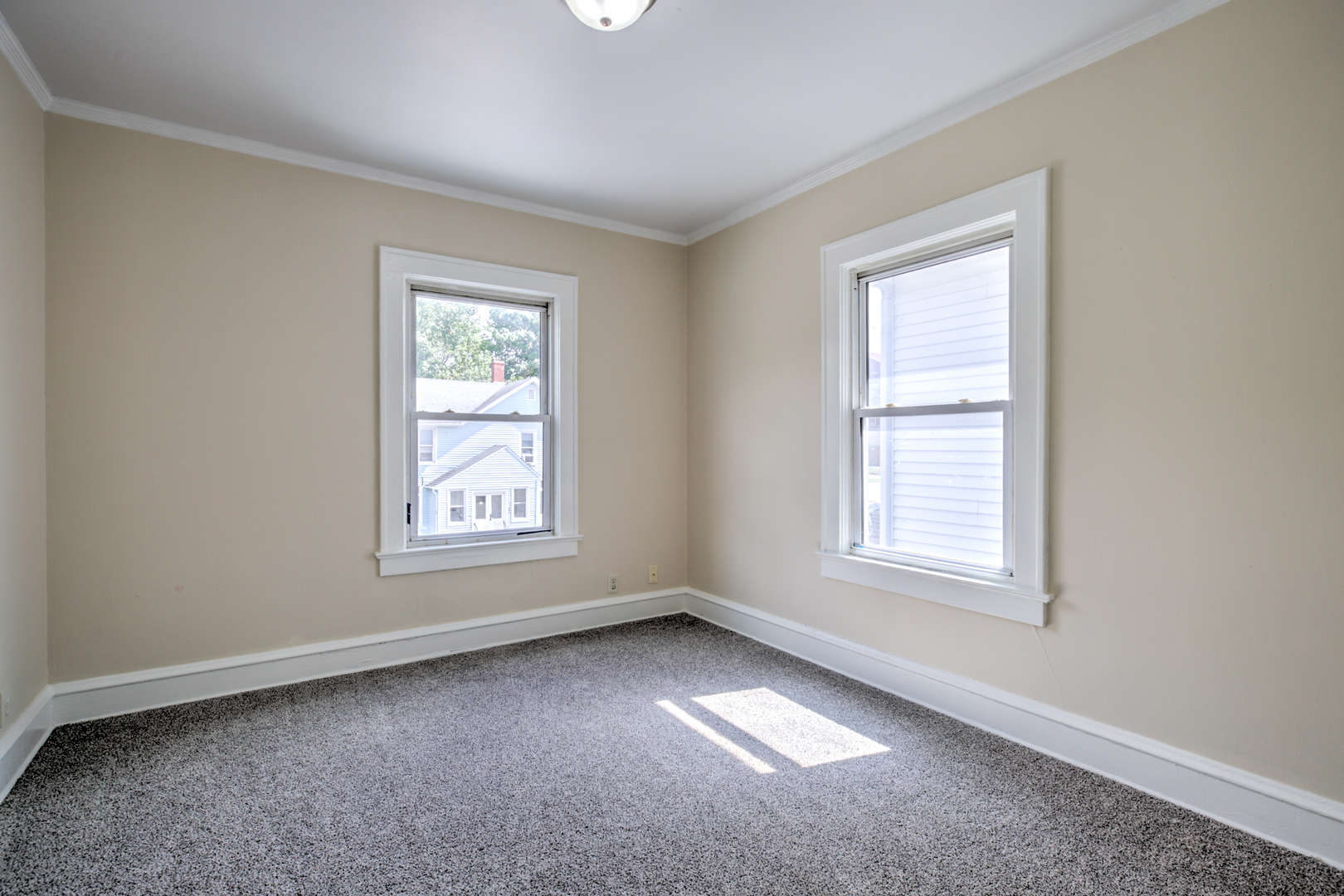 310 N Mclean Street Property Photo 32
