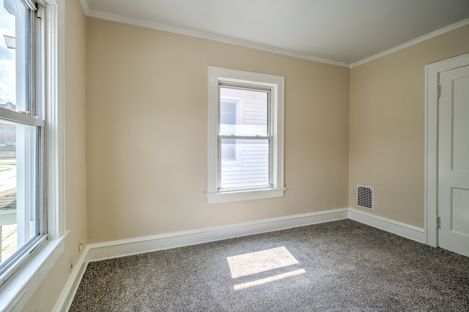 310 N Mclean Street Property Photo 33
