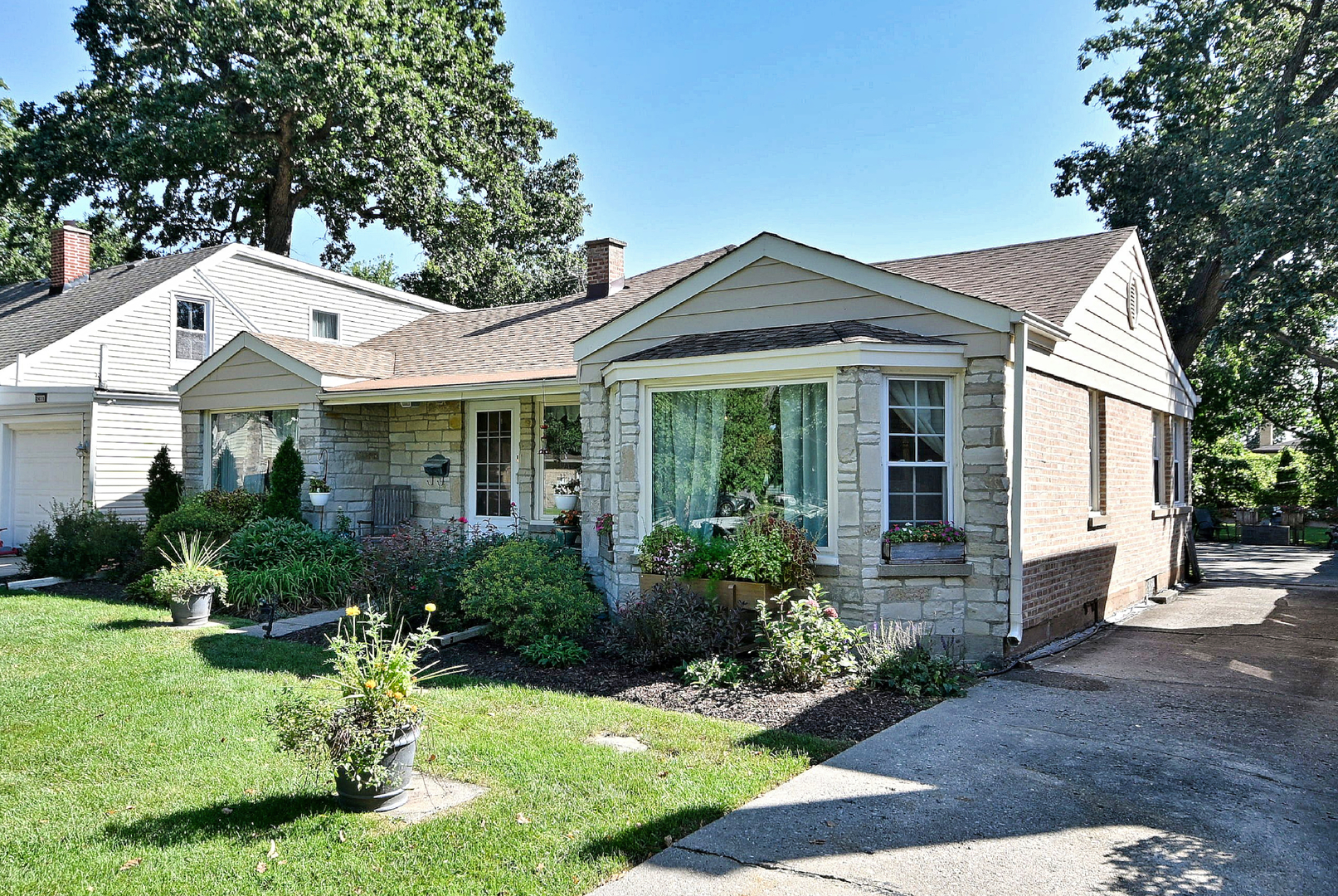 2407 Forest View Avenue Property Photo 1