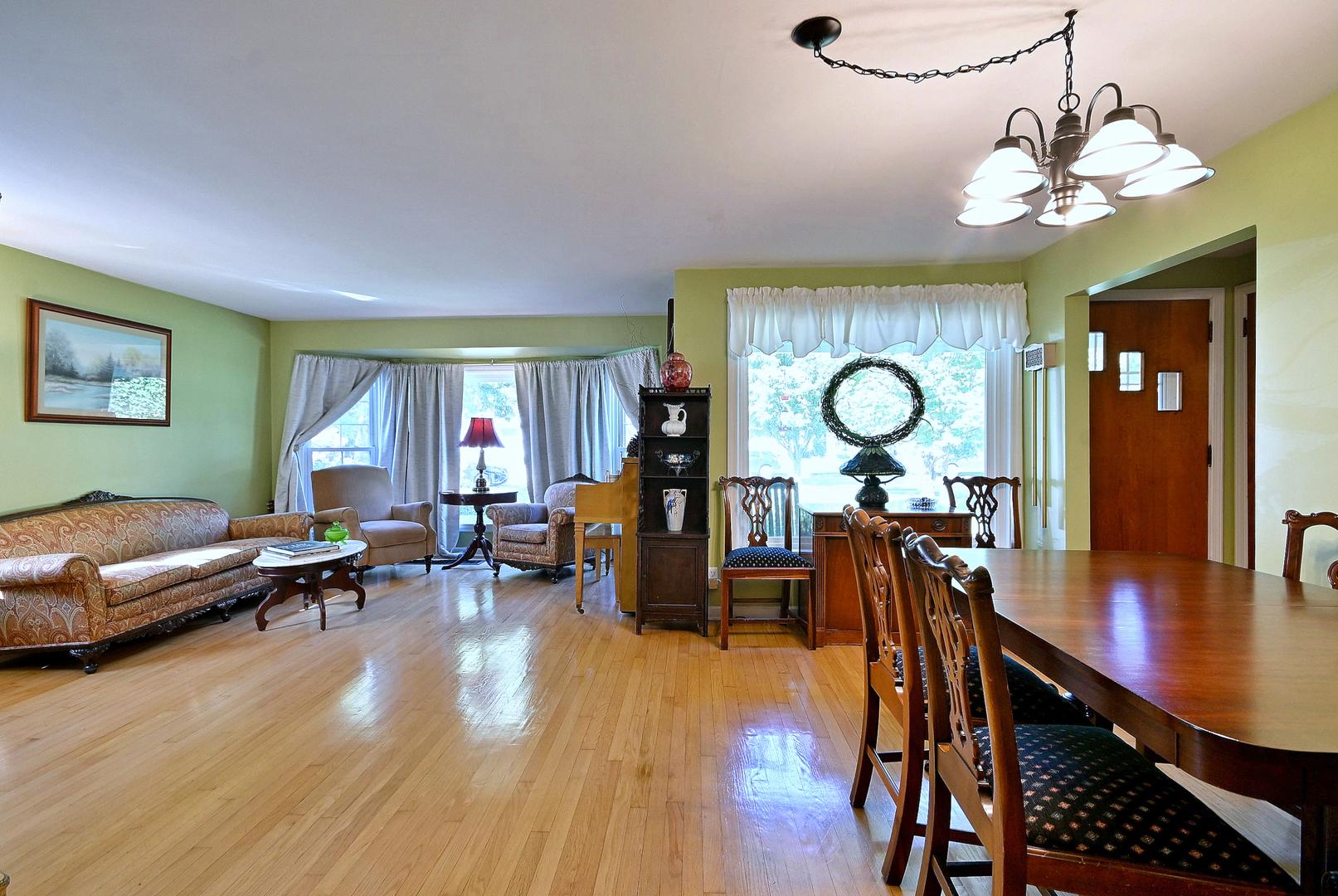 2407 Forest View Avenue Property Photo 3