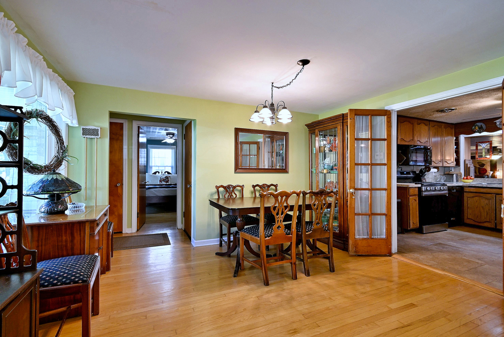2407 Forest View Avenue Property Photo 4