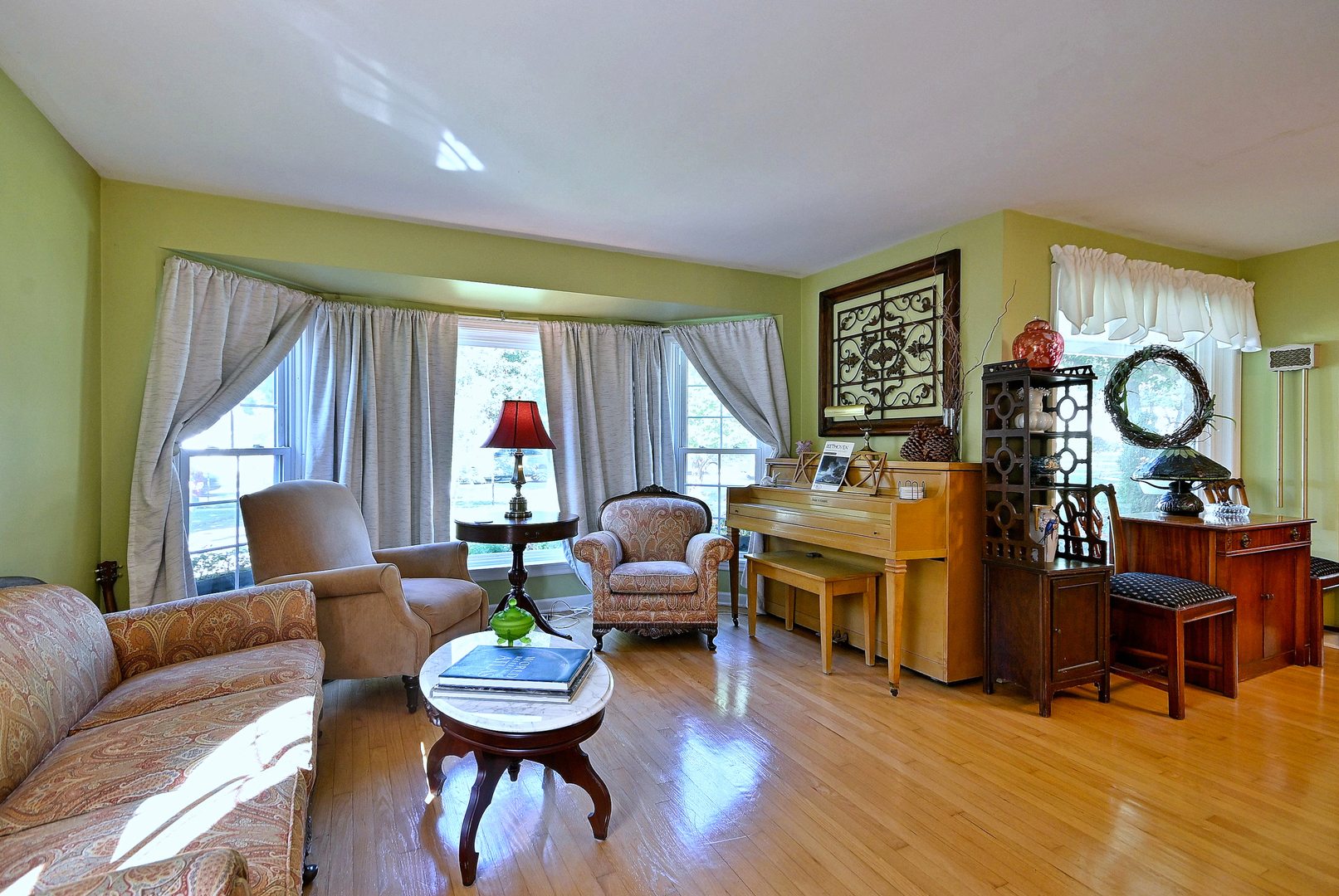 2407 Forest View Avenue Property Photo 5