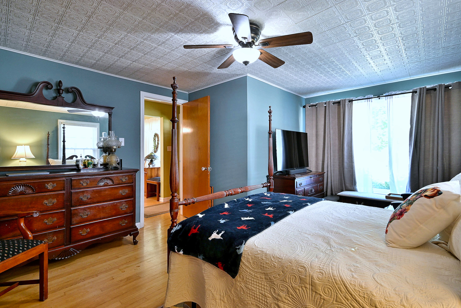 2407 Forest View Avenue Property Photo 7
