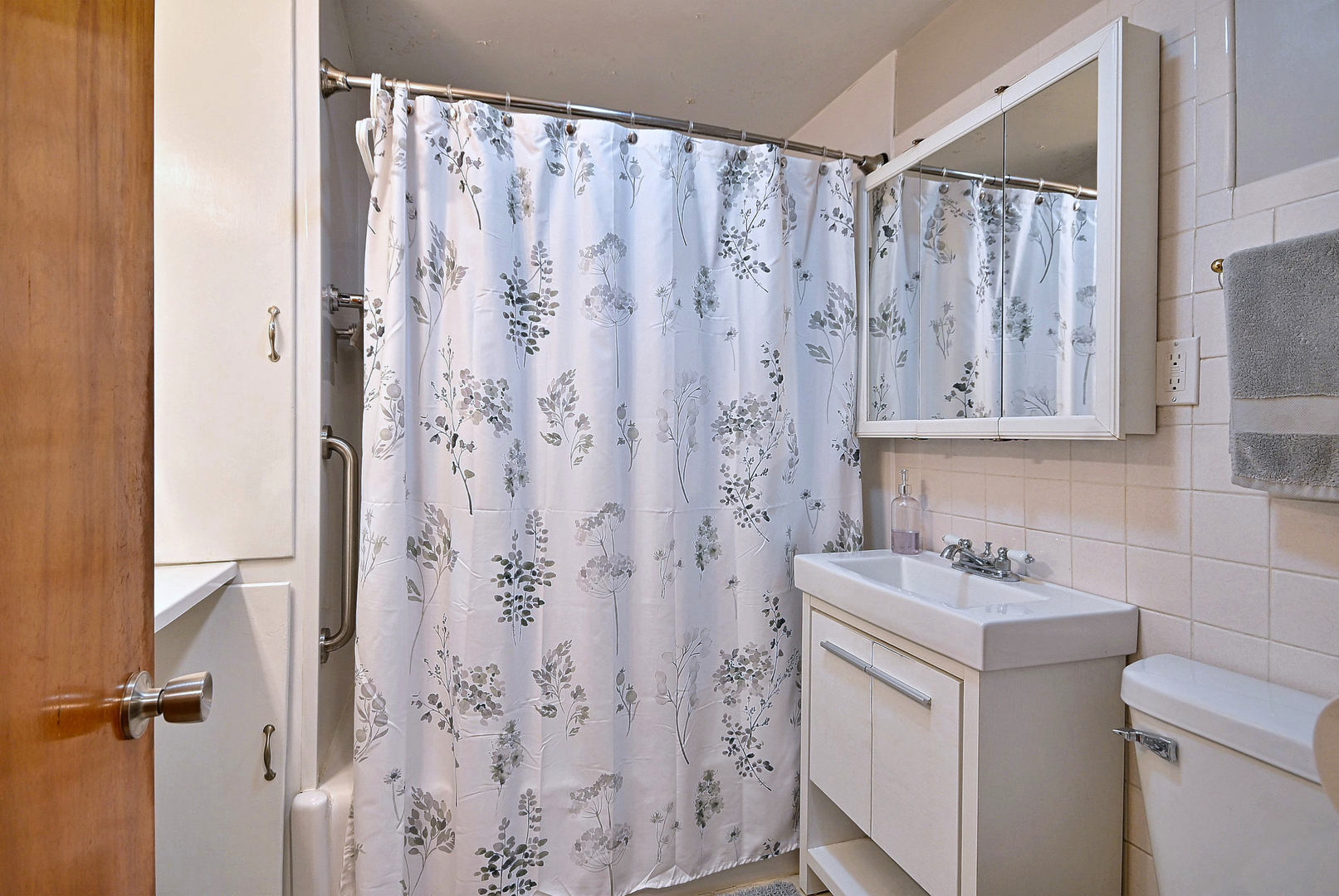 2407 Forest View Avenue Property Photo 8