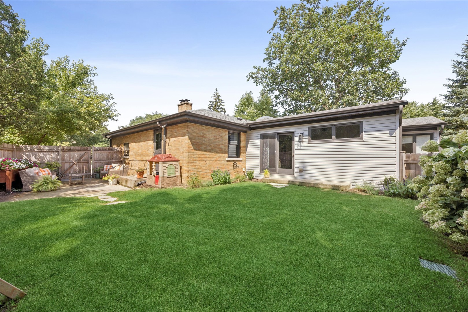 17 Golf Avenue Property Photo 24