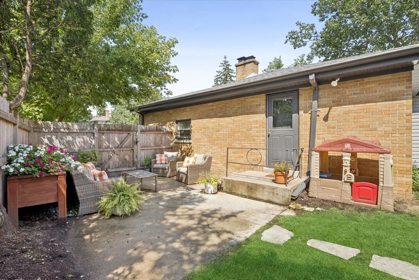 17 Golf Avenue Property Photo 25