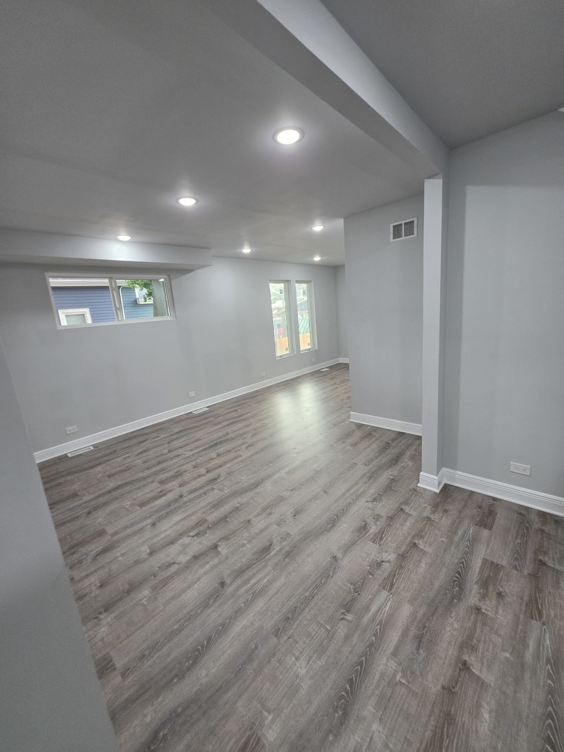20 N 6th Avenue Property Photo 4