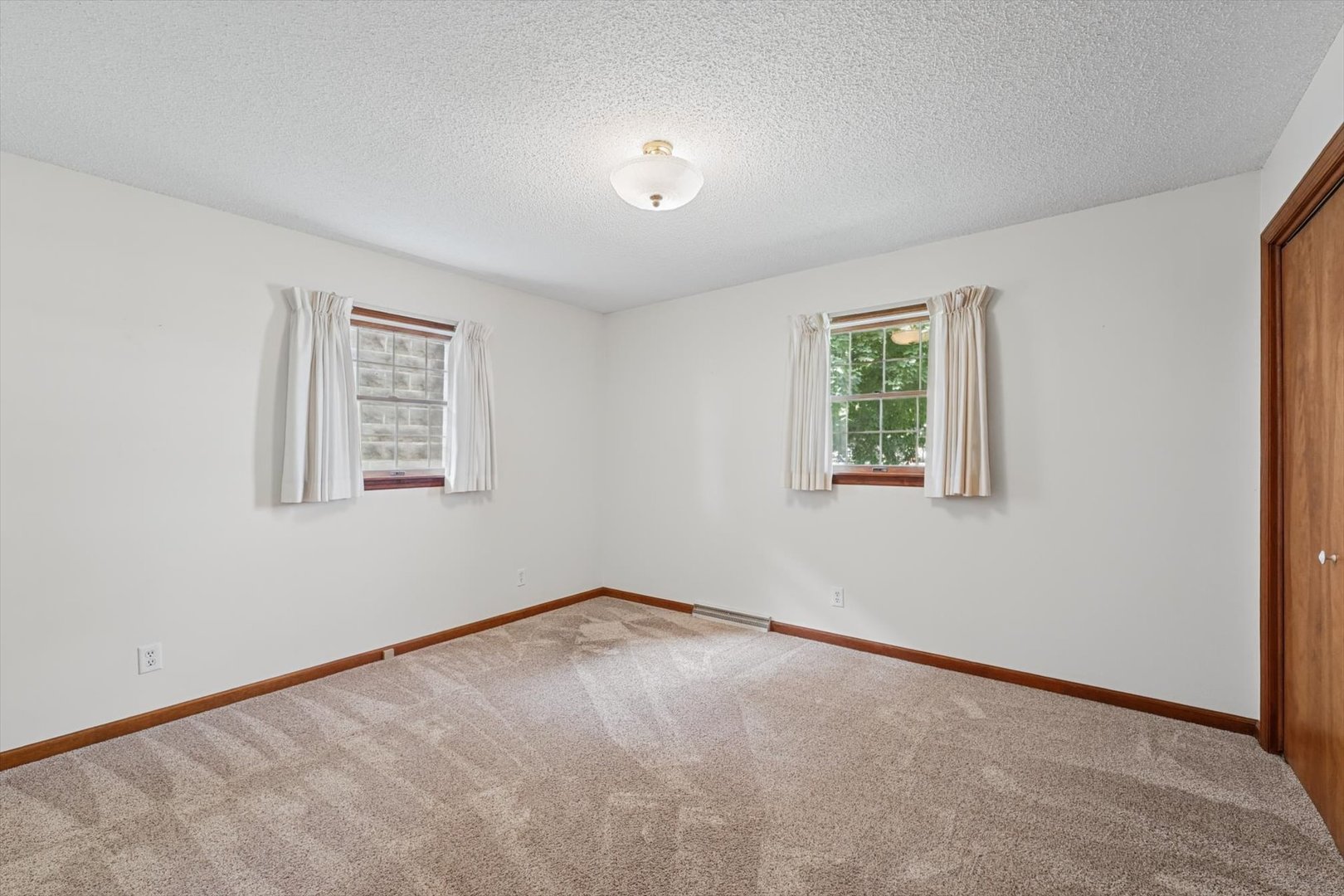 105 S Howard Street Property Photo 22