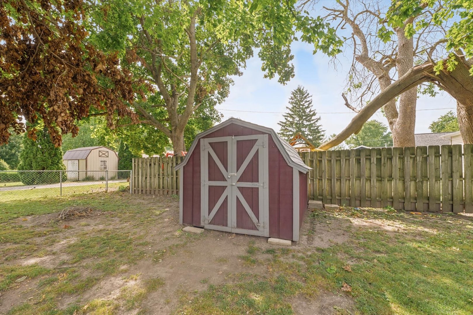 105 S Howard Street Property Photo 33