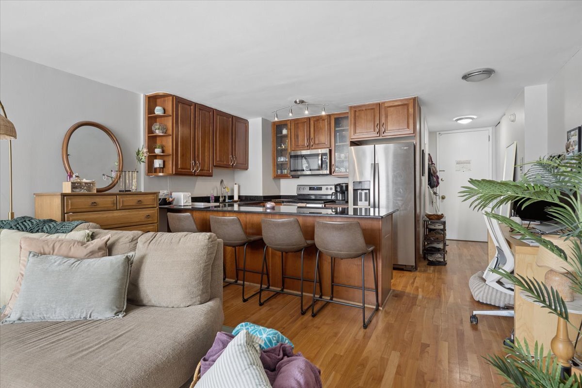 21 W Goethe Street 8h Property Photo 6
