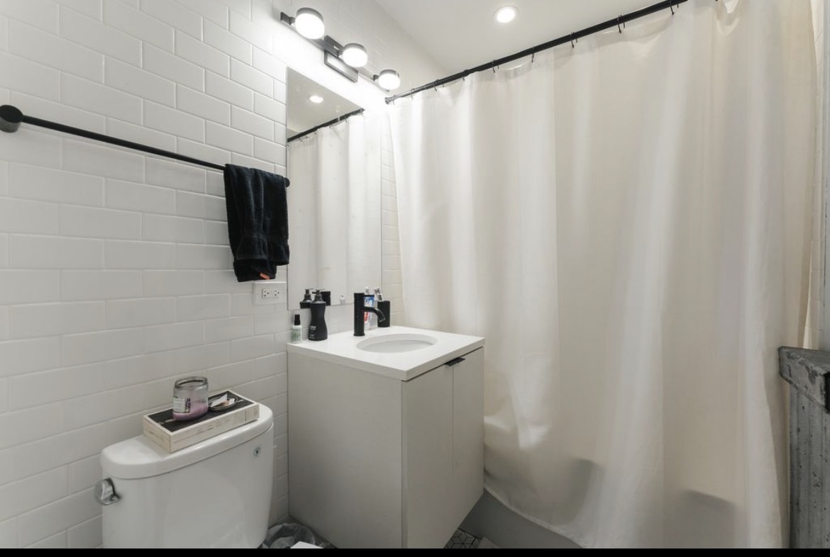 2253 N Spaulding Avenue 3 Property Photo 7