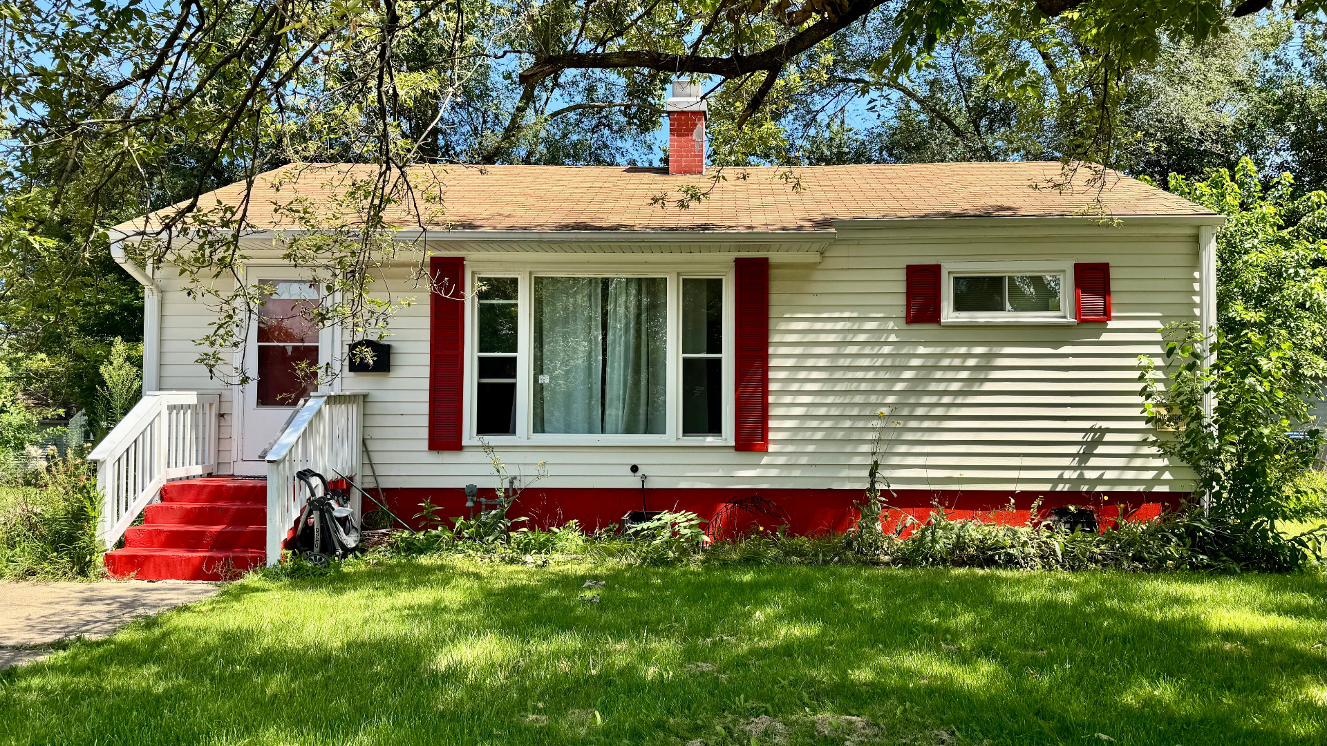 2613 N Lewis Avenue Property Photo 1