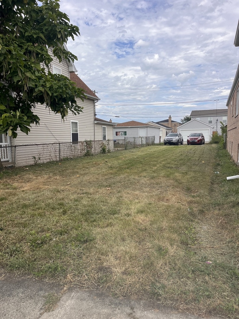 7506 W 64th Street Property Photo 2
