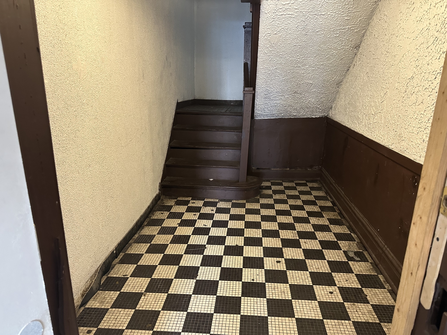 1307 S Lawndale Avenue Property Photo 4
