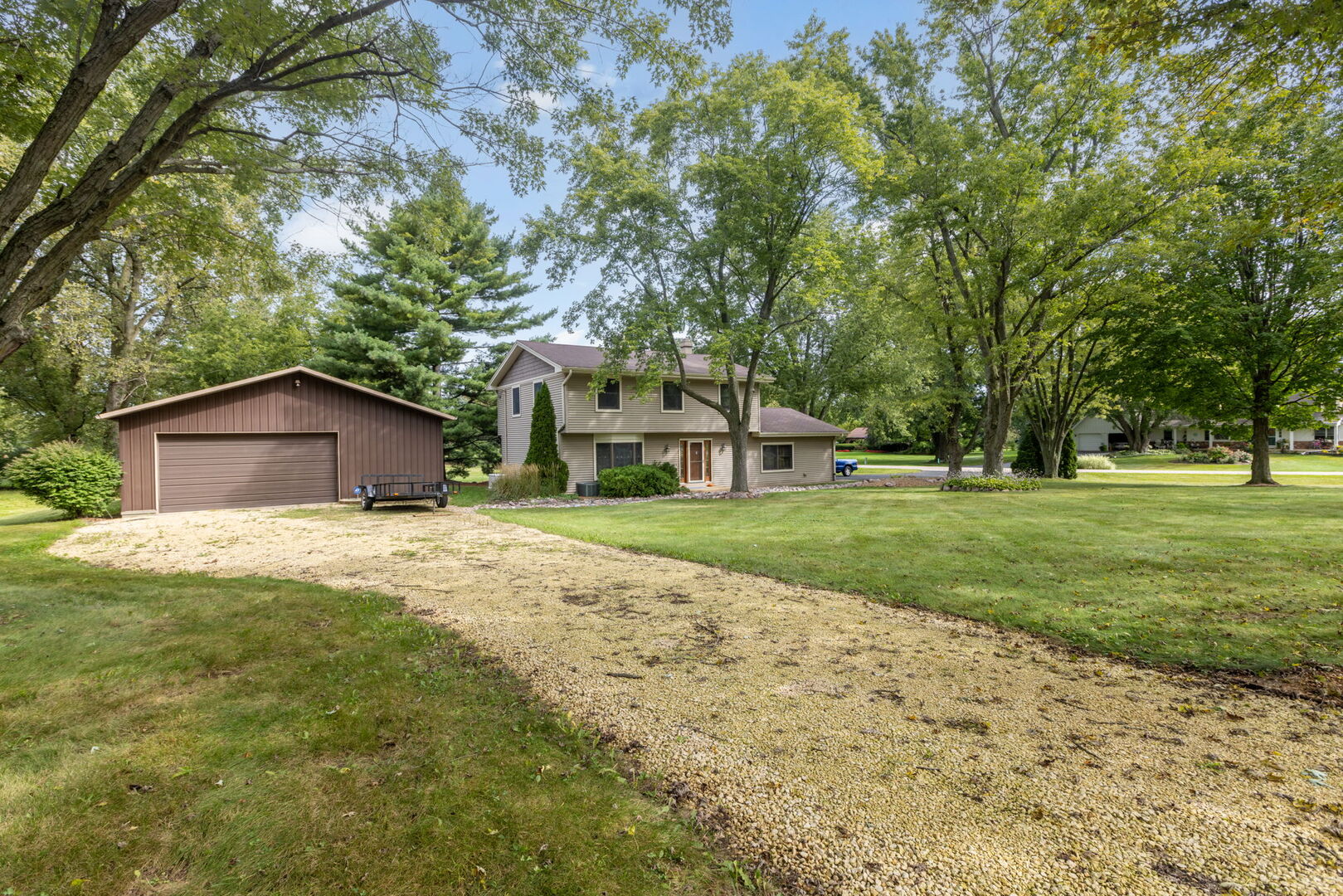 9718 Knolltop Road Property Photo 3
