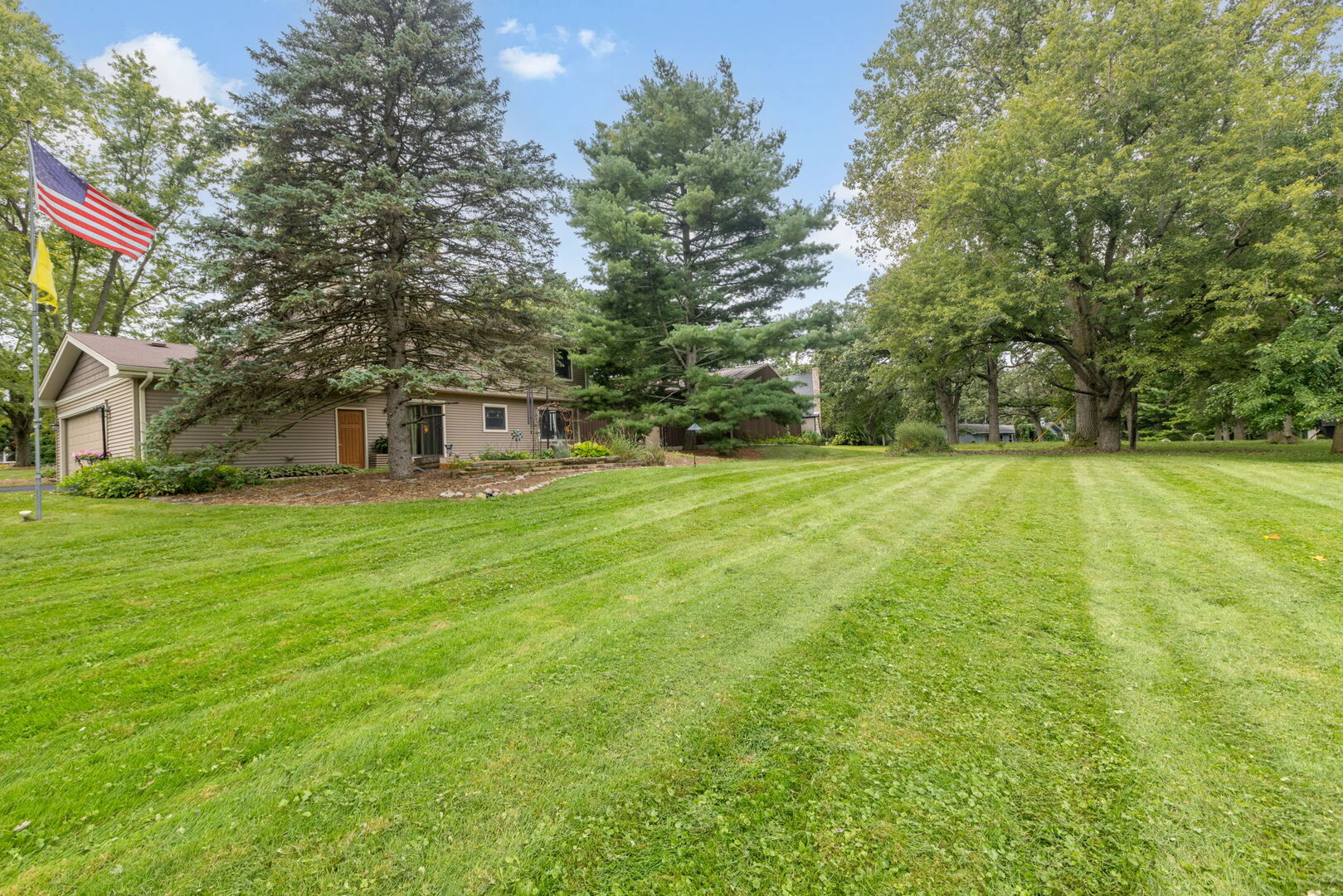 9718 Knolltop Road Property Photo 6
