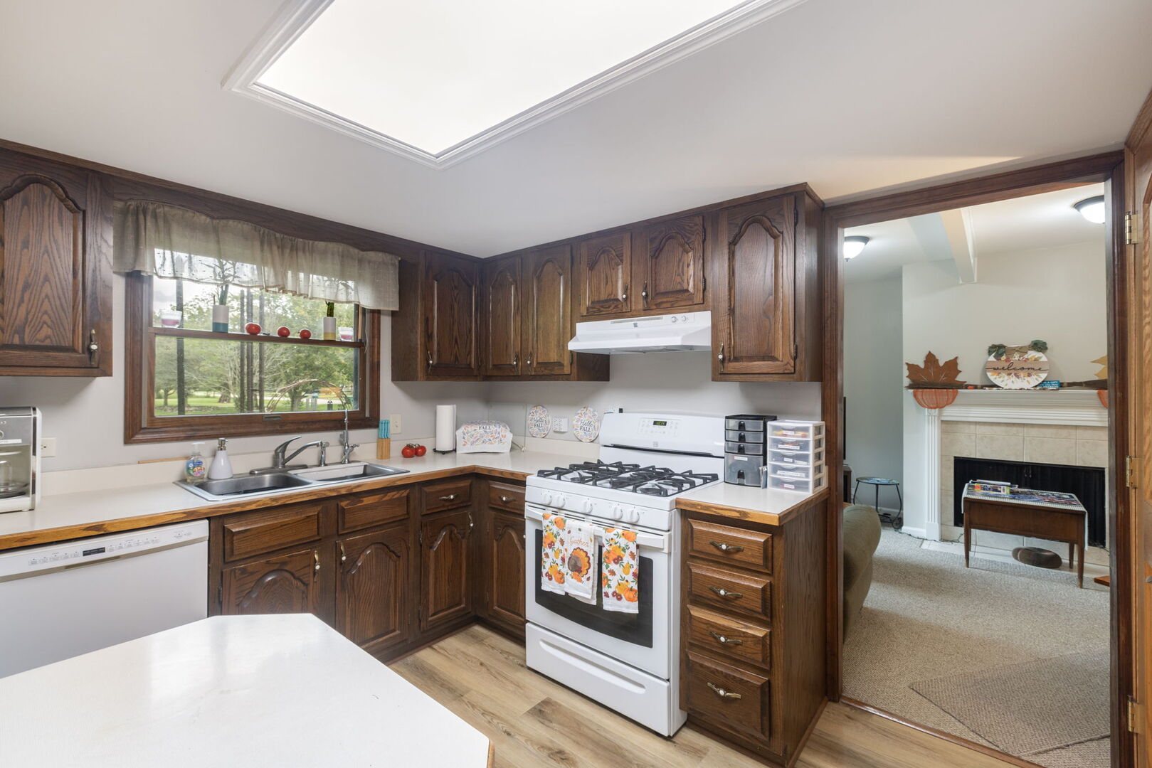 9718 Knolltop Road Property Photo 10