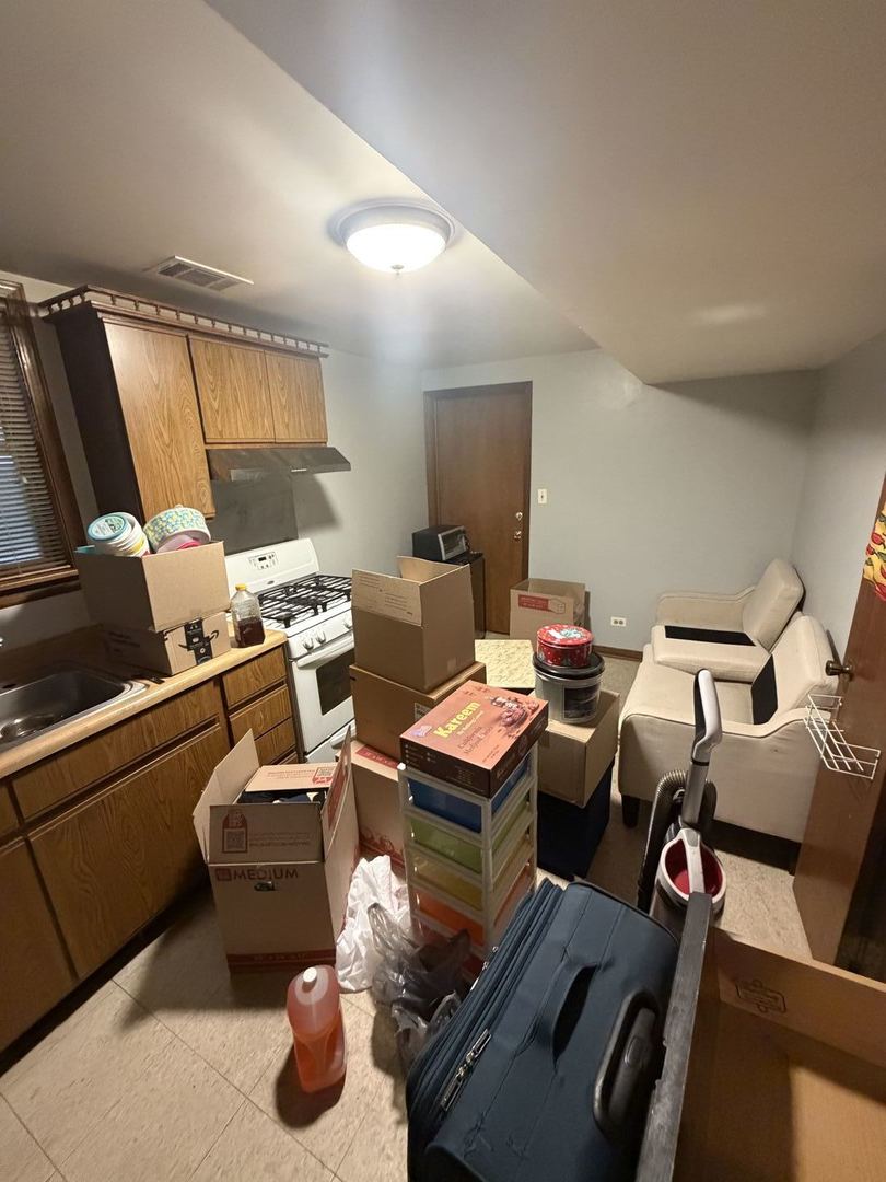 827 S Carpenter Street Property Photo 7