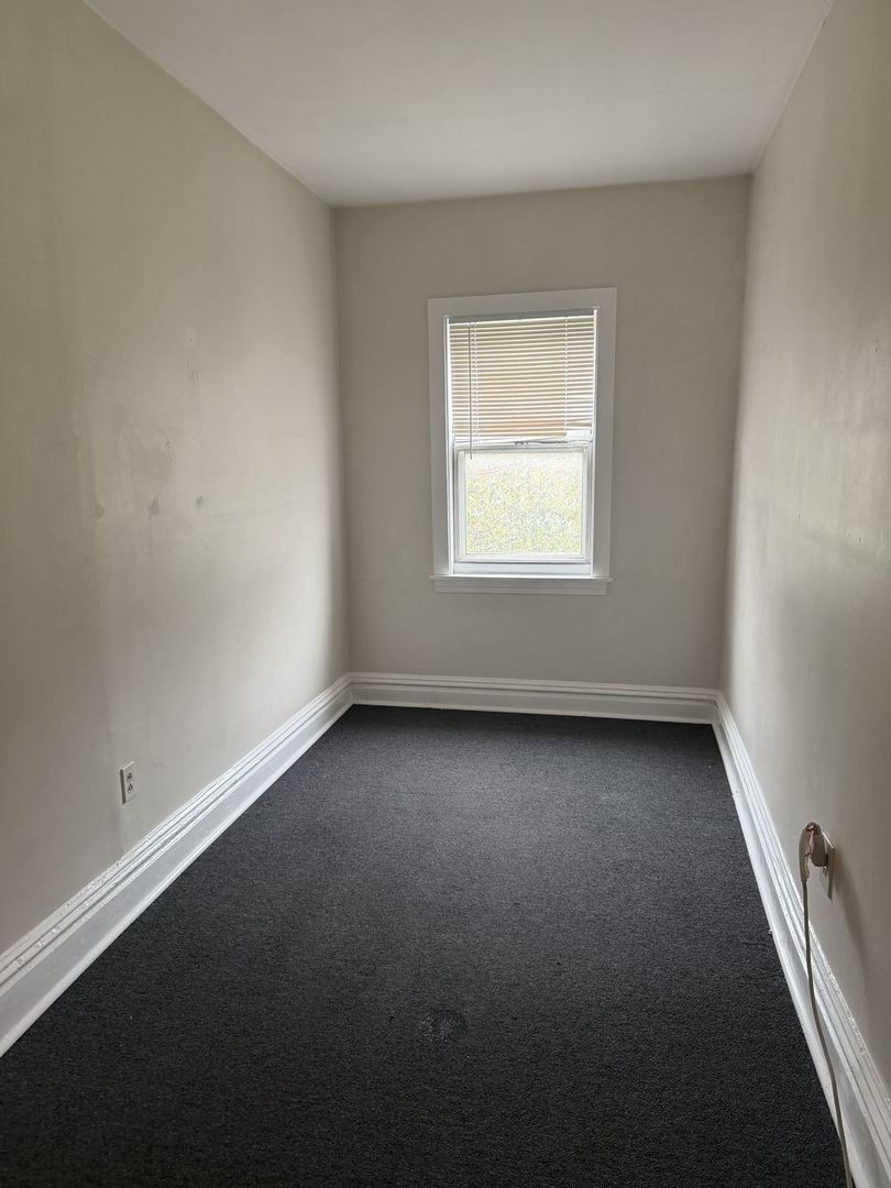 827 S Carpenter Street Property Photo 8