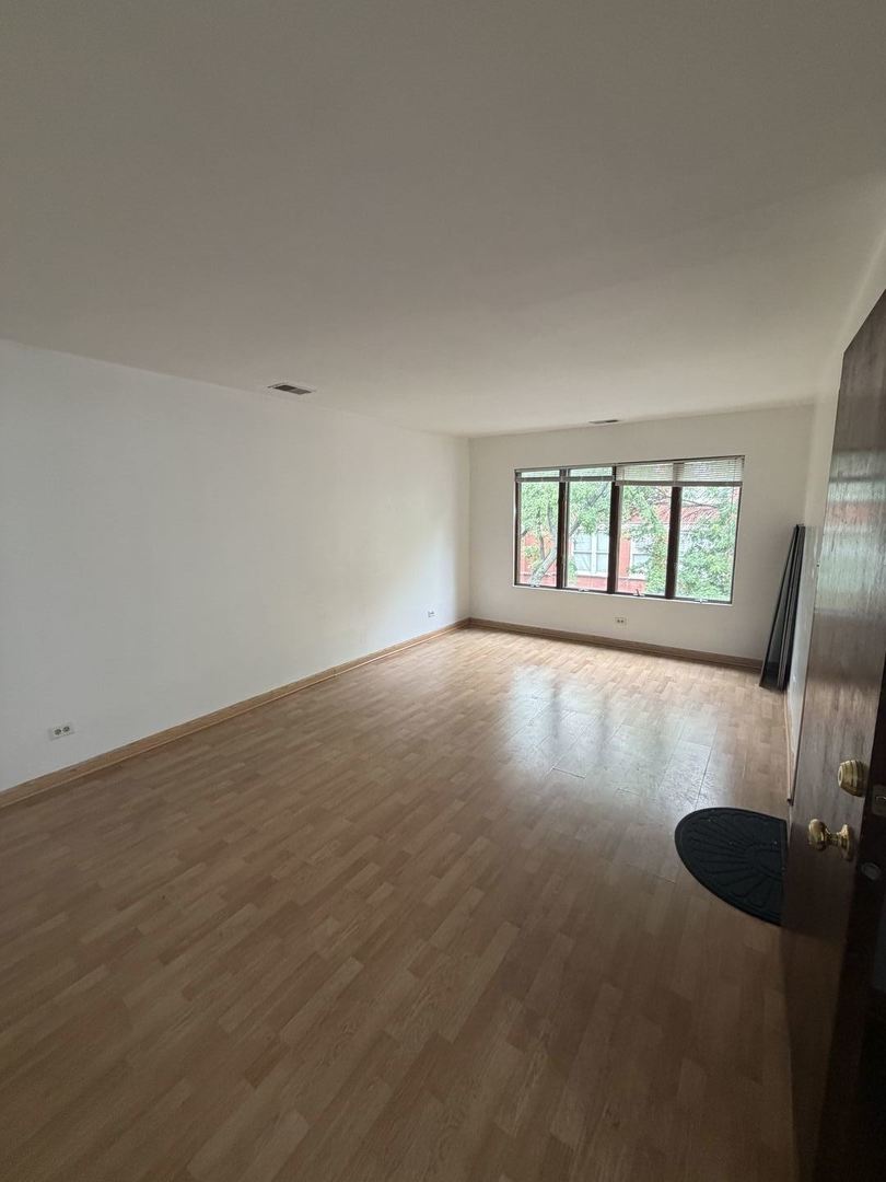827 S Carpenter Street Property Photo 16