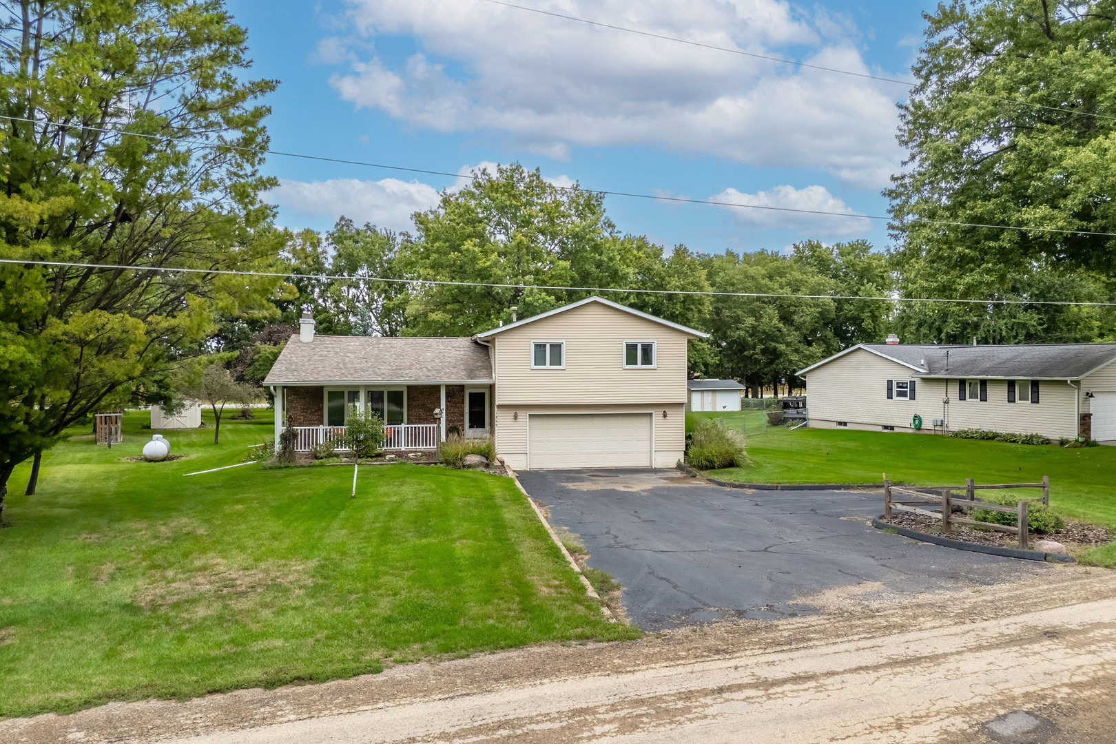 1809 Pineo Grove Lane Property Photo 2