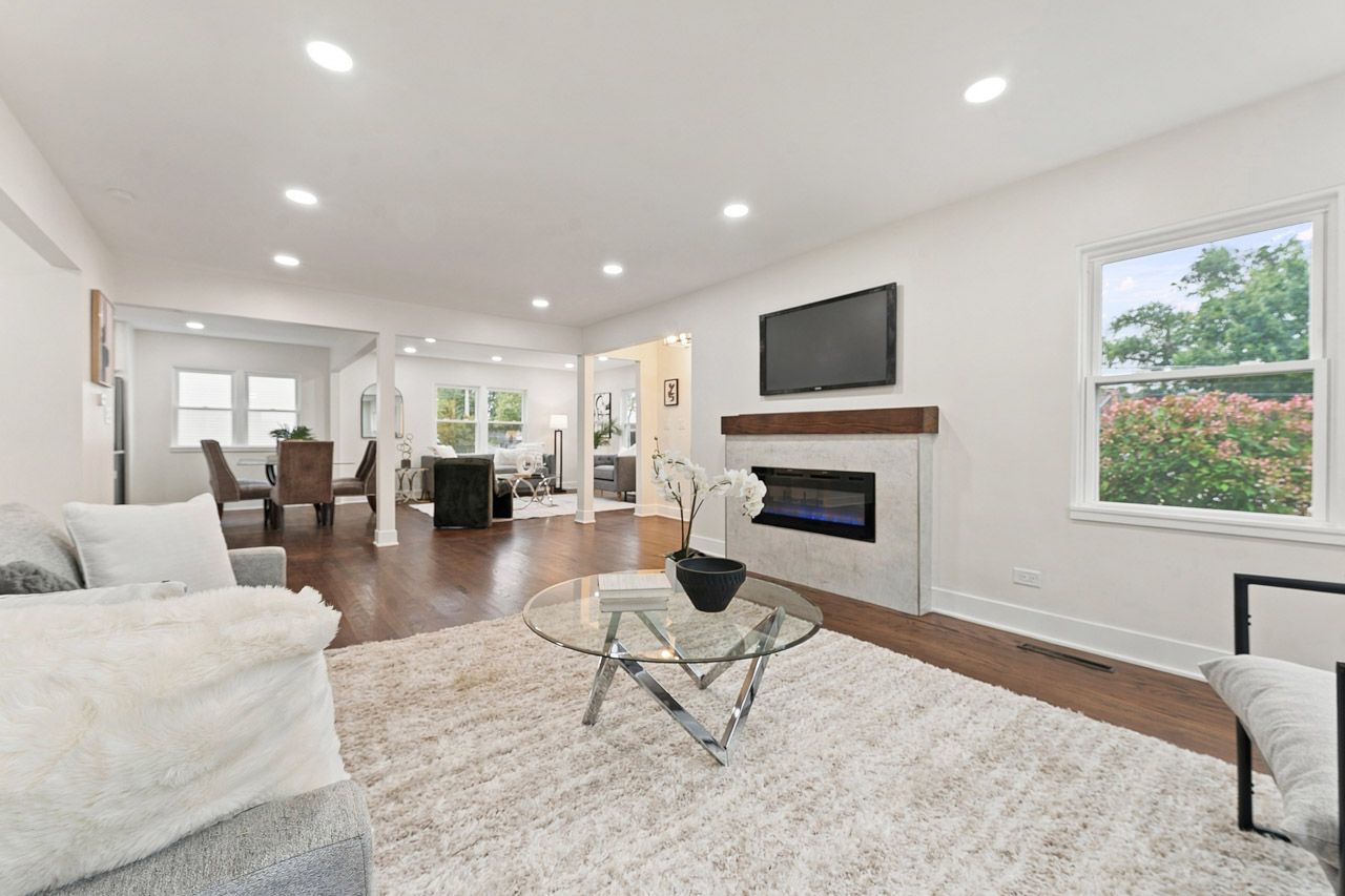 15w105 Harrison Street Property Photo 6