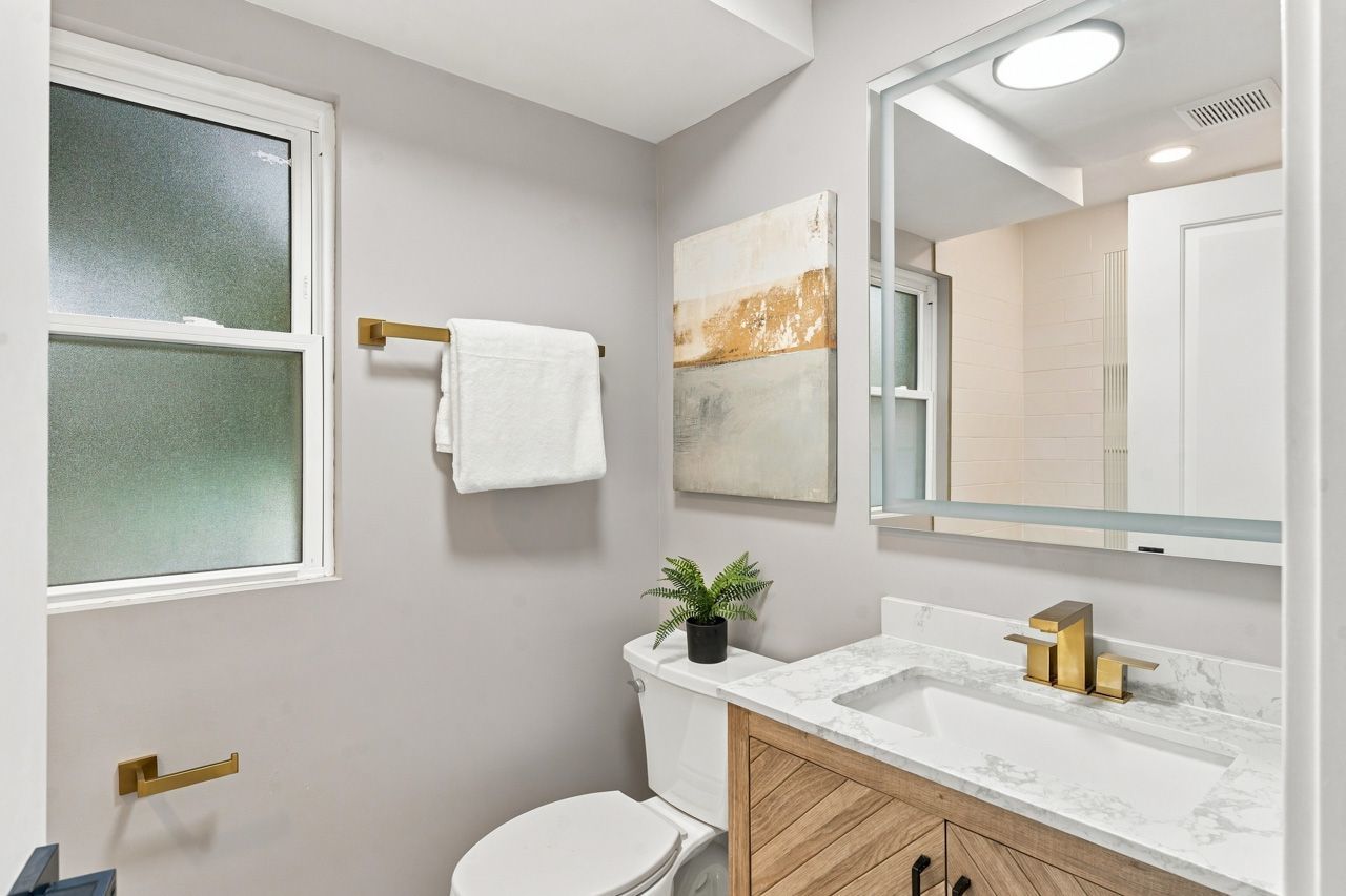 15w105 Harrison Street Property Photo 17