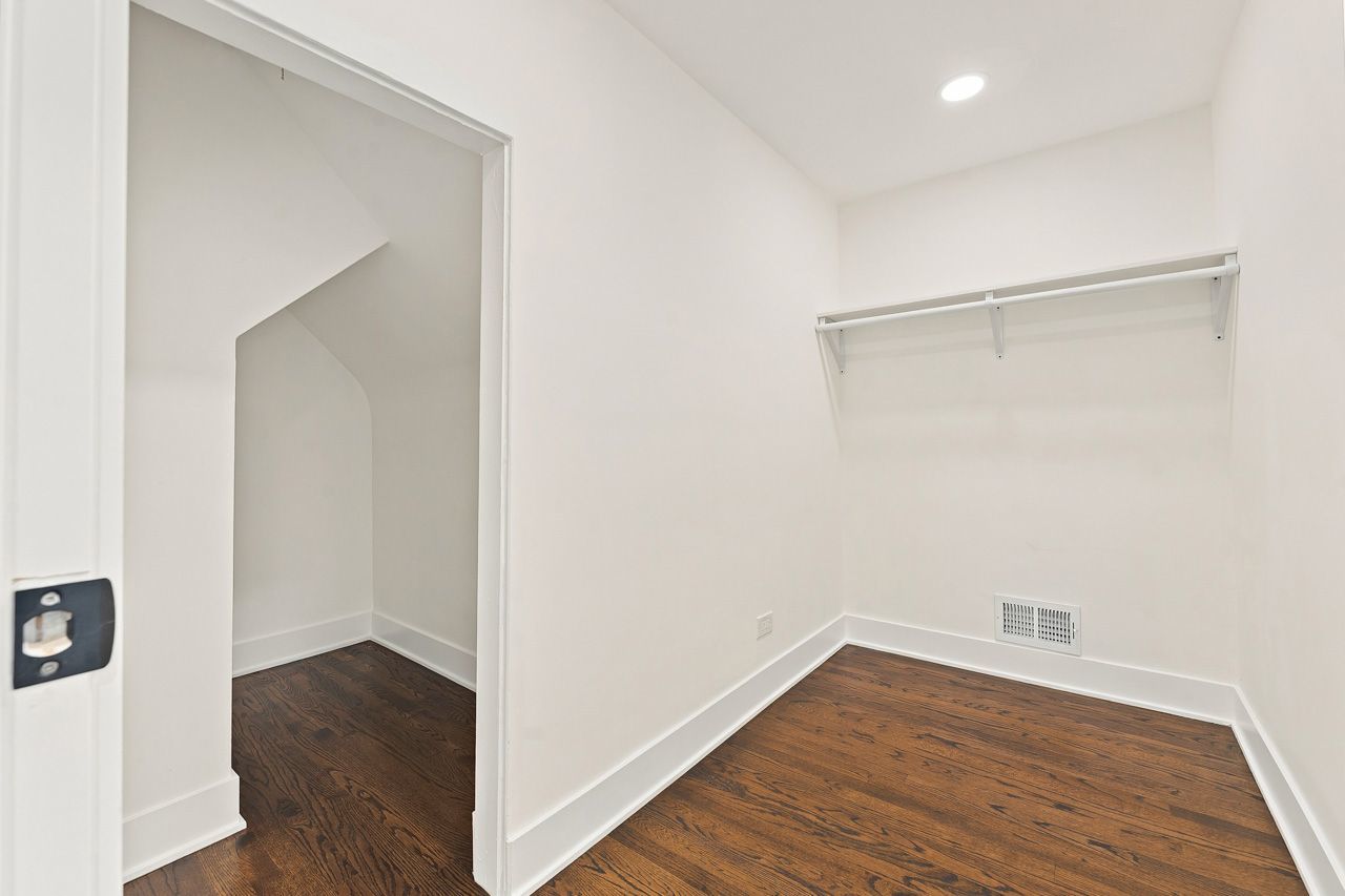 15w105 Harrison Street Property Photo 21