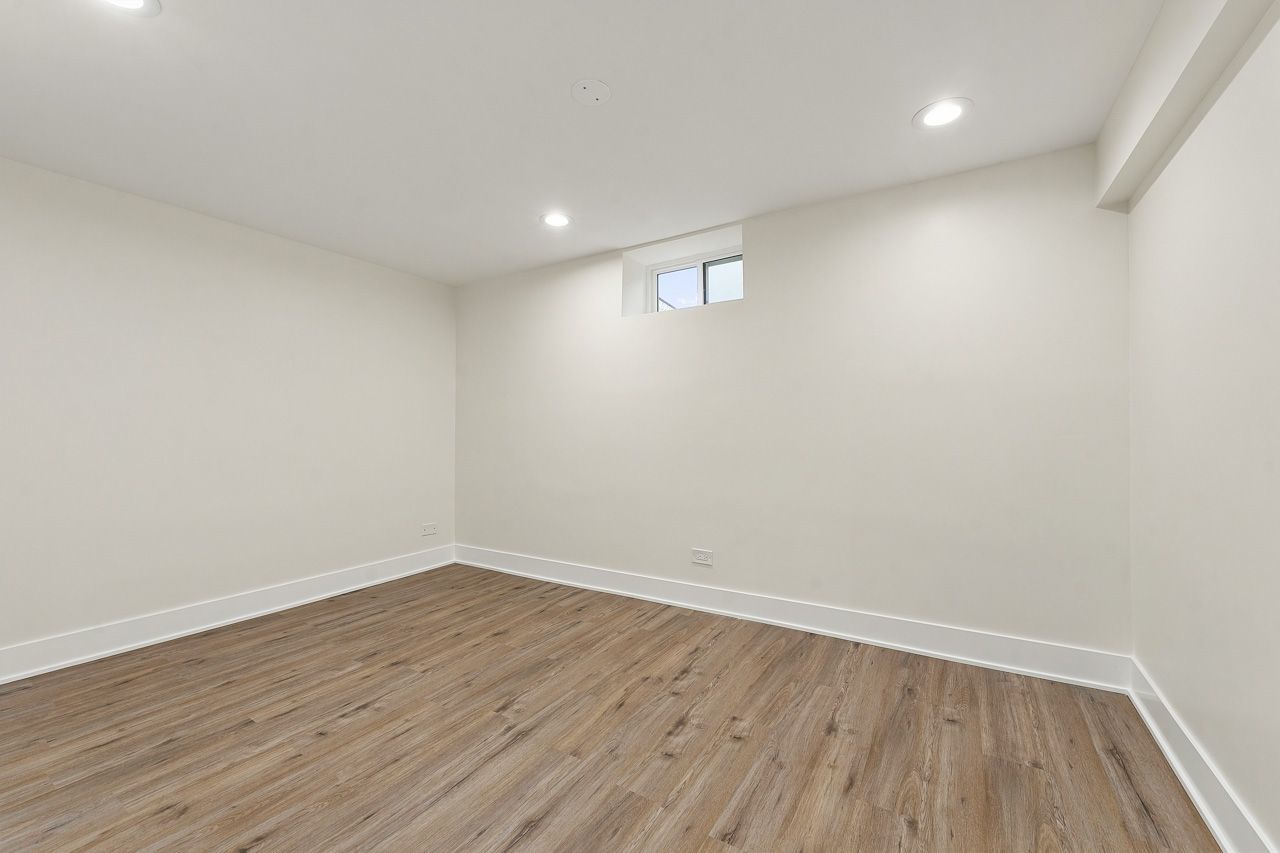 15w105 Harrison Street Property Photo 30