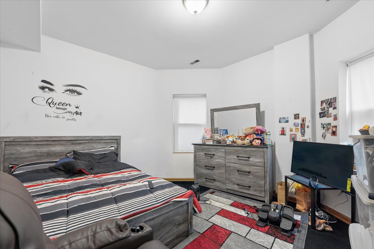 3128 W Warren Boulevard Property Photo 17