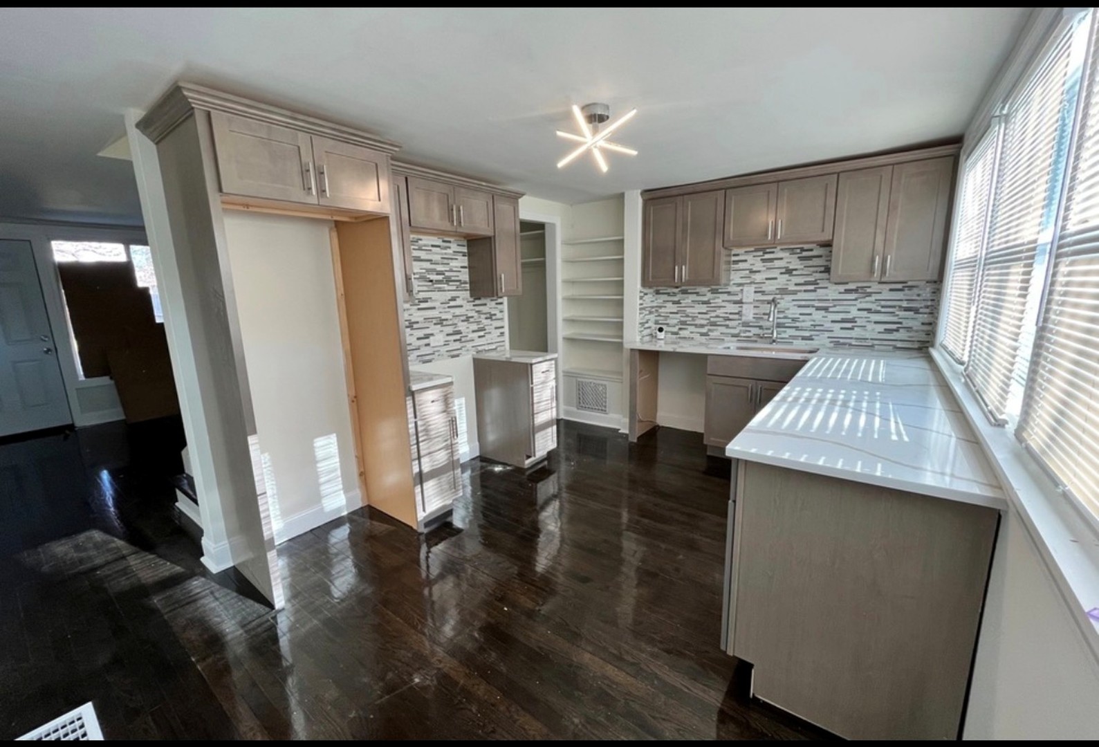 113 E 37th Place Property Photo 2