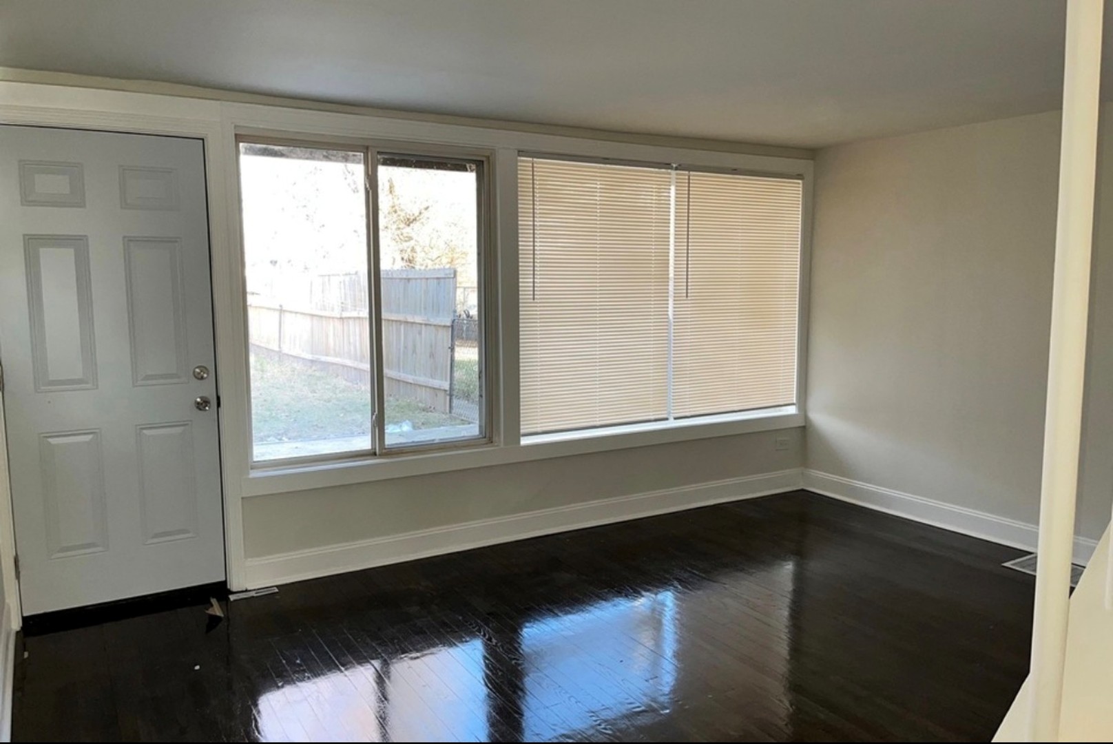 113 E 37th Place Property Photo 3