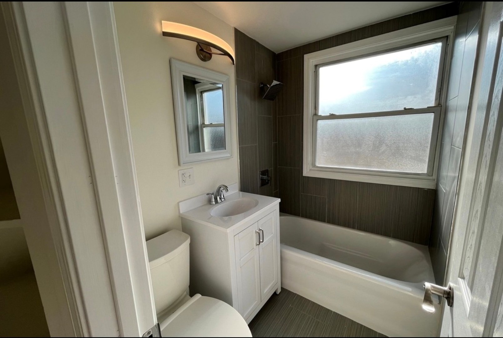 113 E 37th Place Property Photo 5