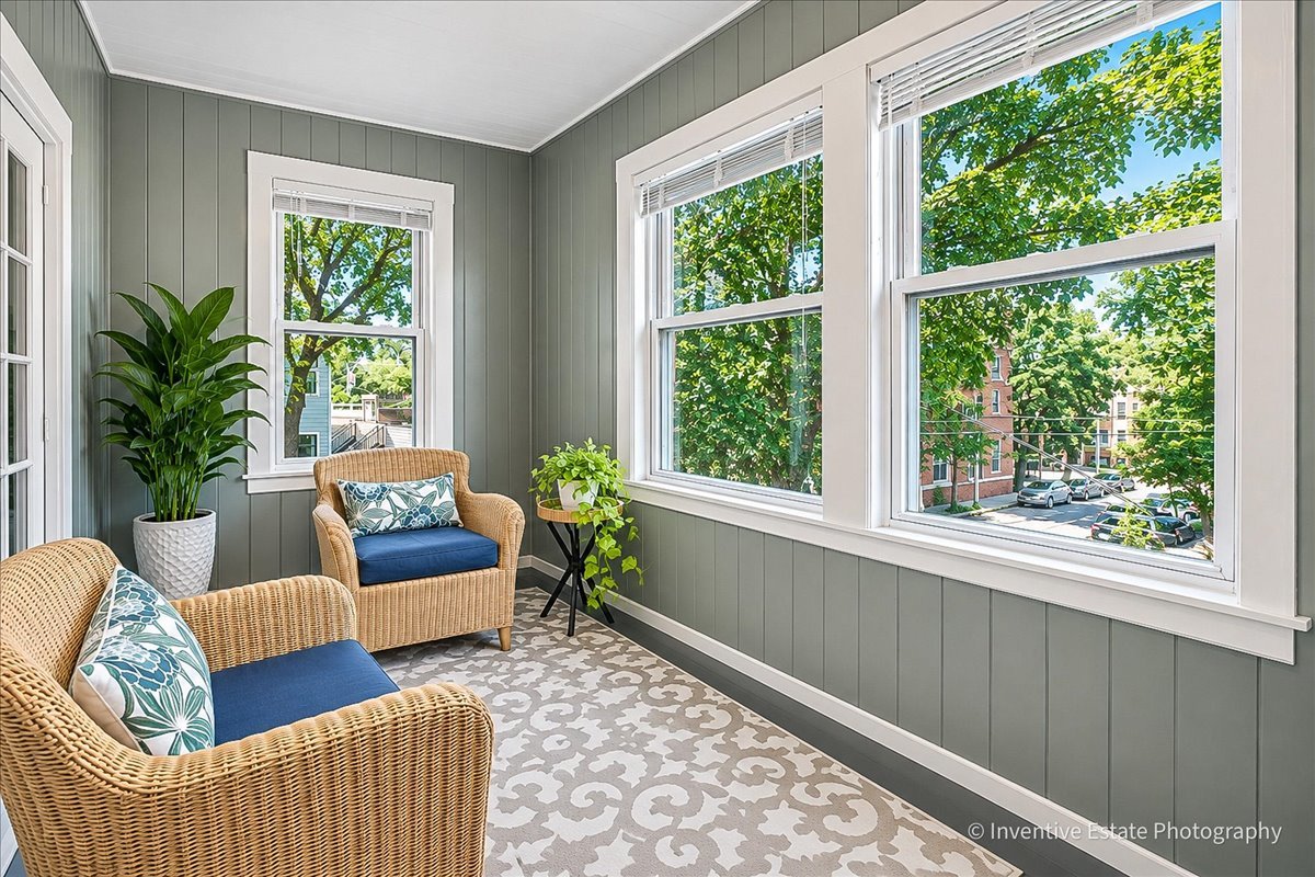 3657 N Hermitage Avenue Property Photo 14