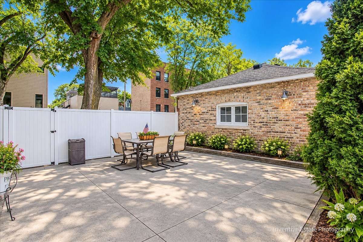 3657 N Hermitage Avenue Property Photo 23