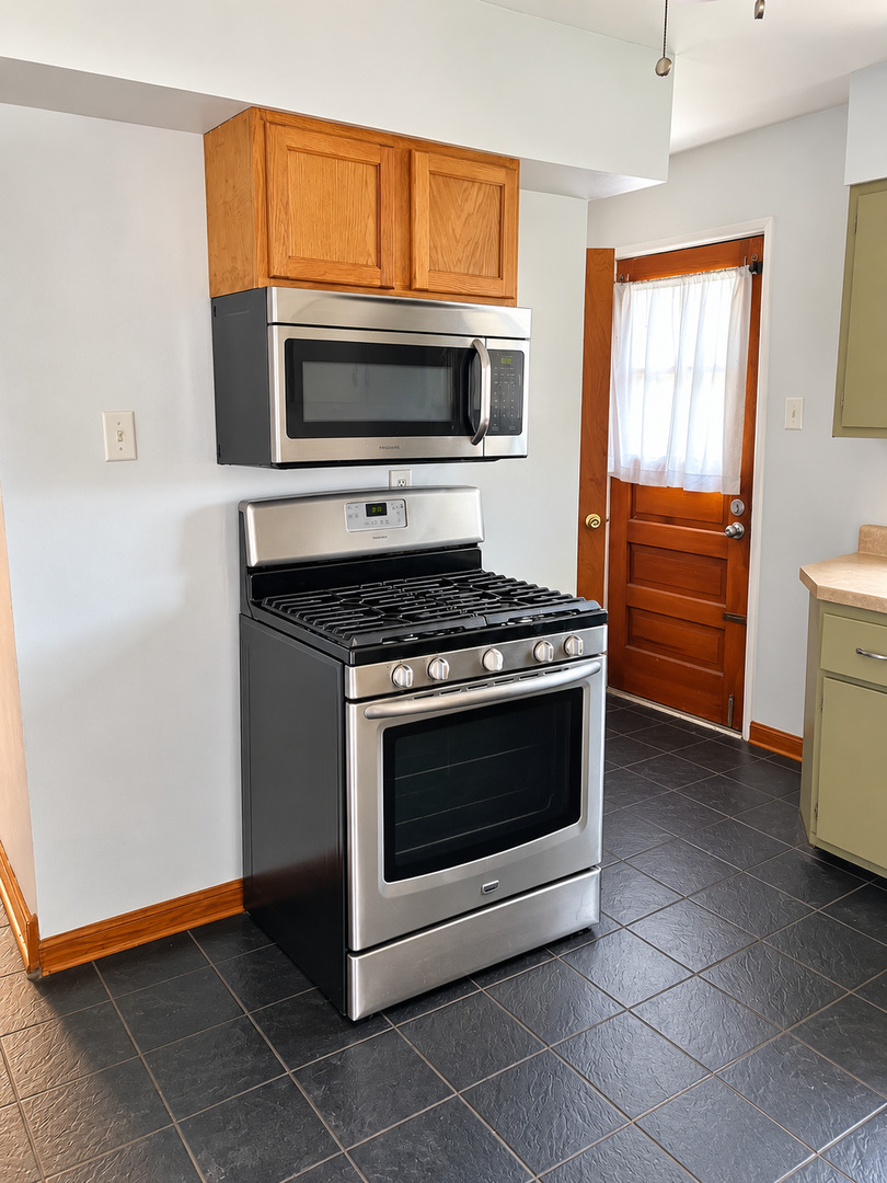 12127 Artesian Avenue Property Photo 8