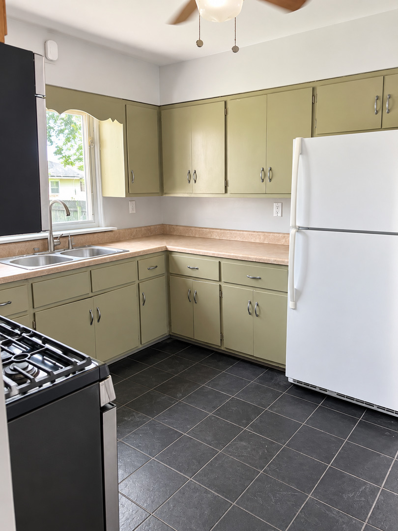 12127 Artesian Avenue Property Photo 11