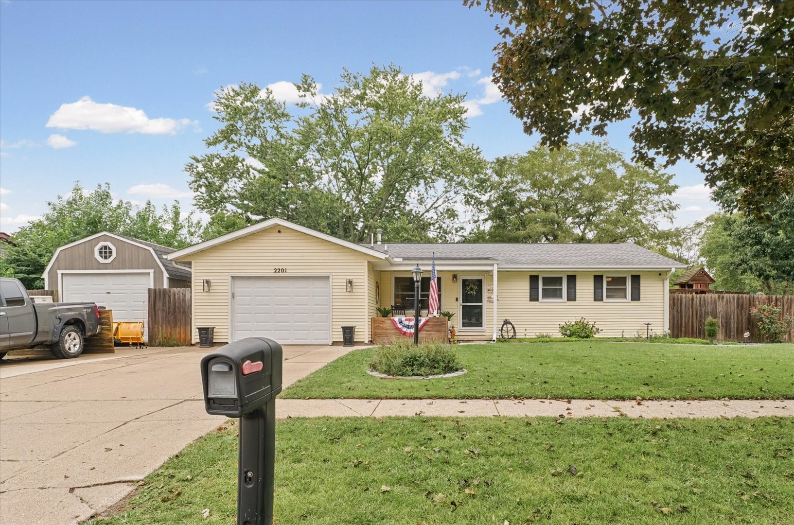 2201 Clover Lane Property Photo 1