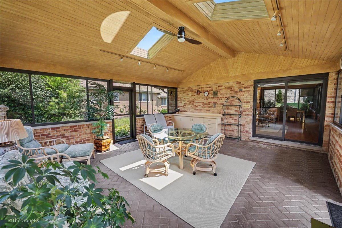 254 Wood Glen Lane Property Photo 8