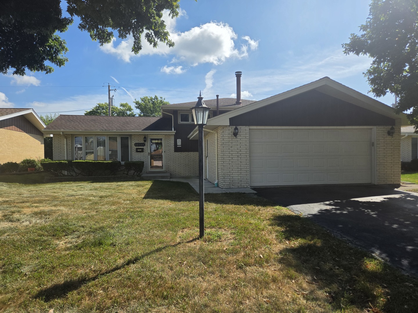 10715 S Nordica Avenue Property Photo 1