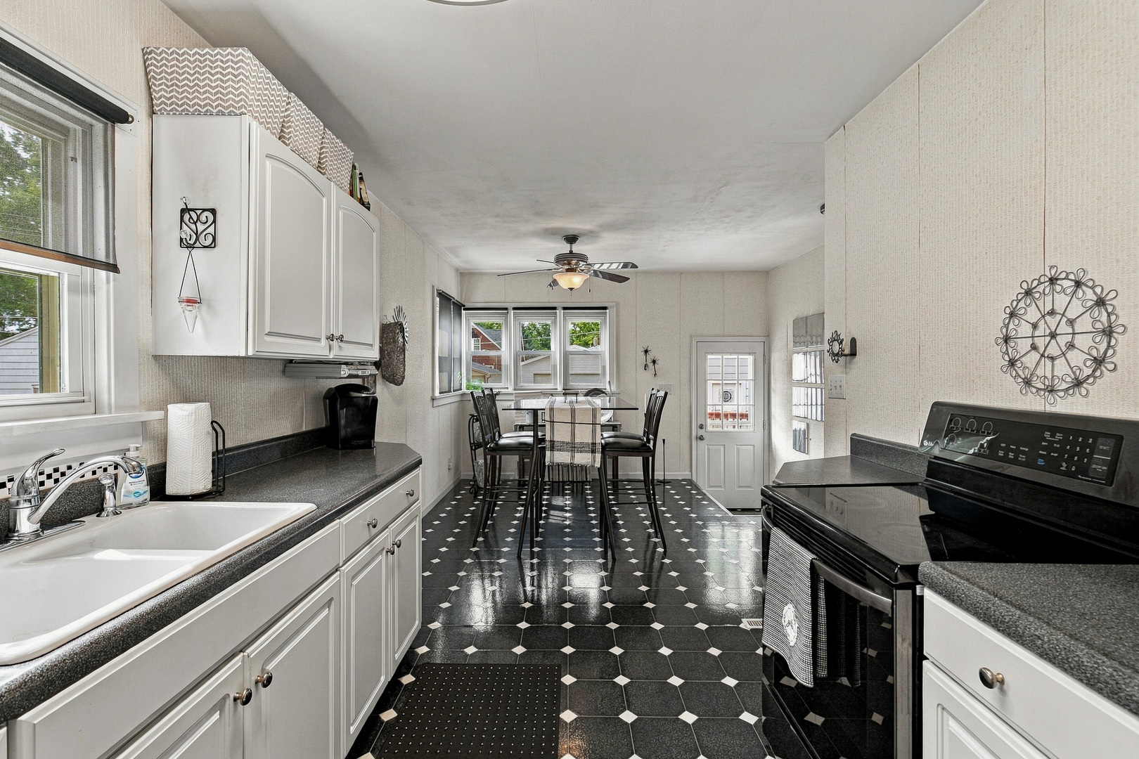 2349 30th Street Property Photo 9