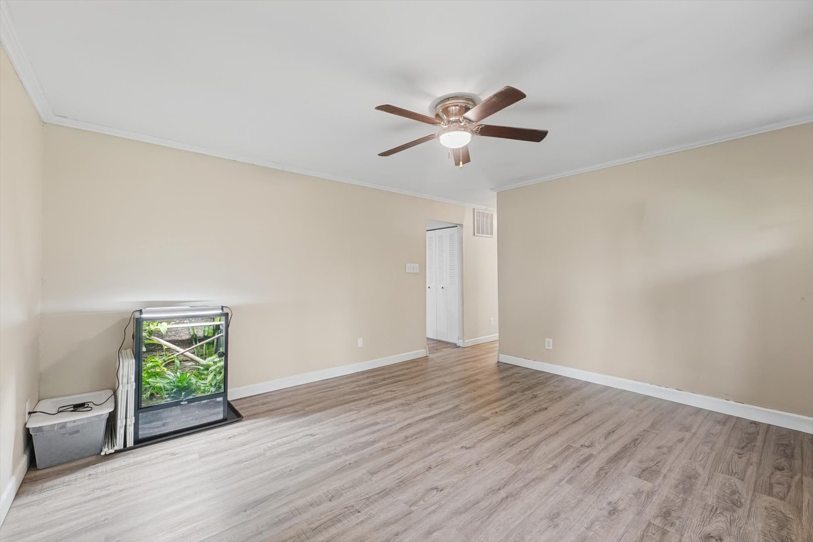 549 S Hinkley Street Property Photo 6