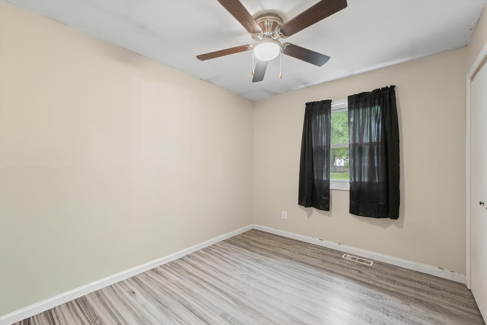 549 S Hinkley Street Property Photo 25