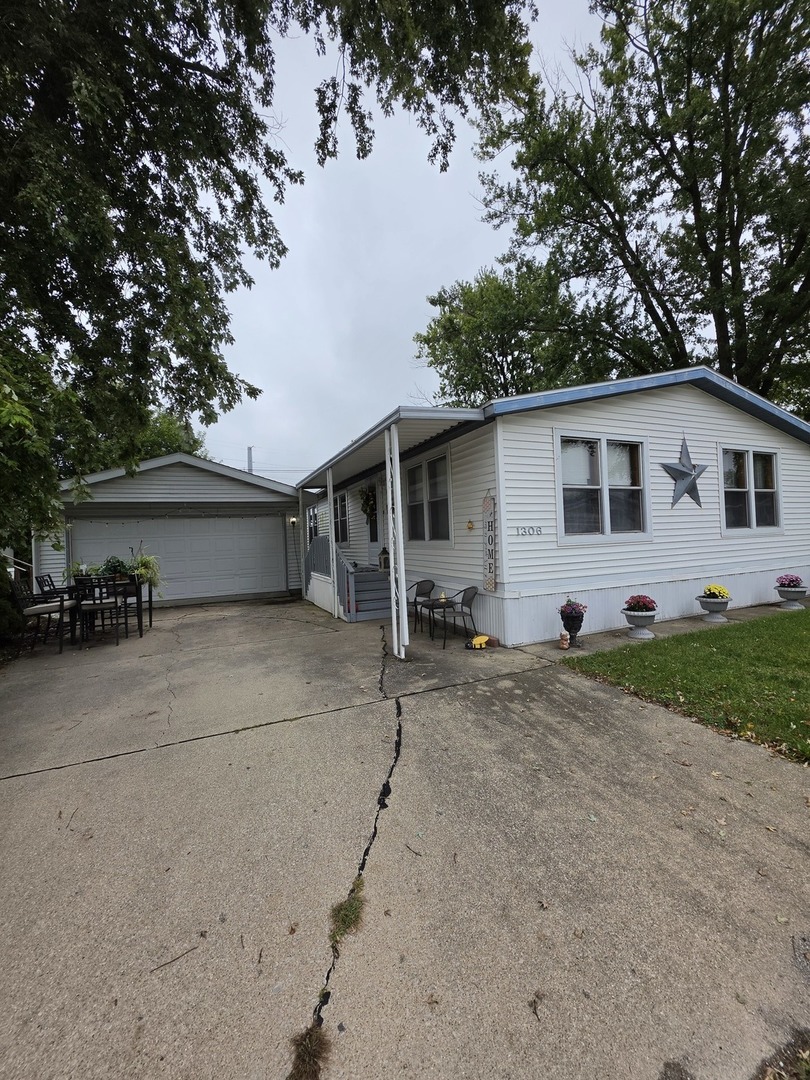 1306 13th Street Property Photo 2