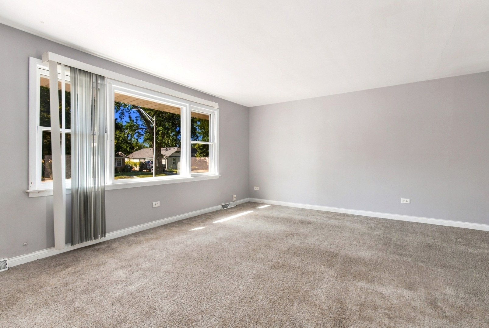 6606 102nd Place Property Photo 5