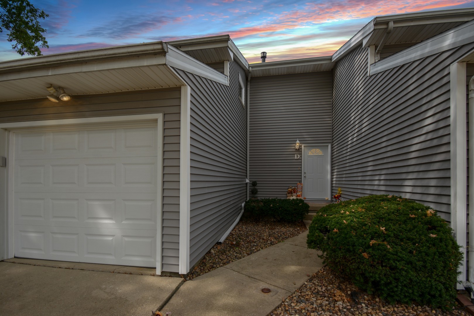 1560 Hunt Drive D Property Photo 2