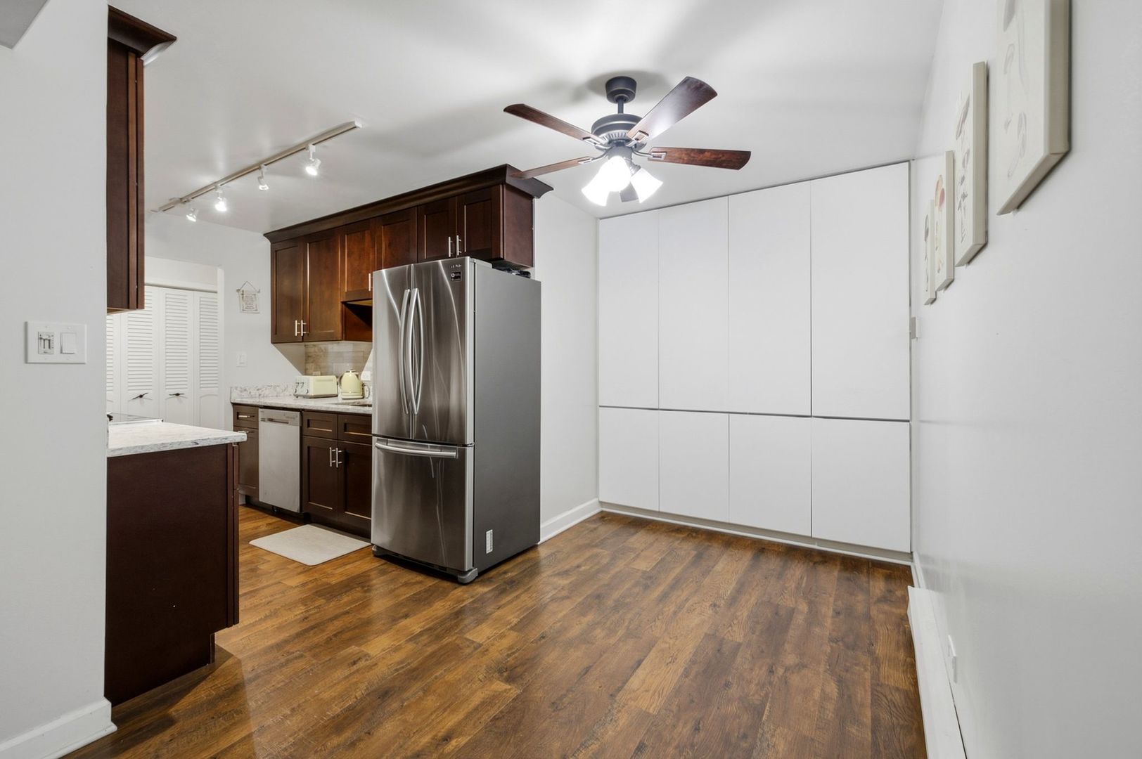 9812 S Karlov Avenue 4d Property Photo 6